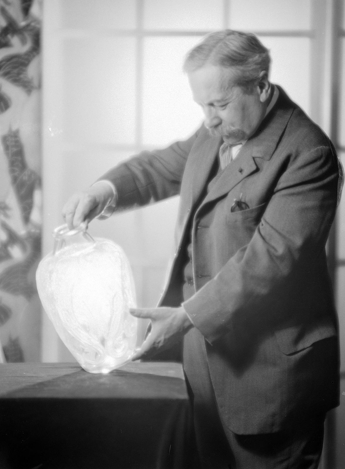LALIQUE. WORLD MADE OF GLASS